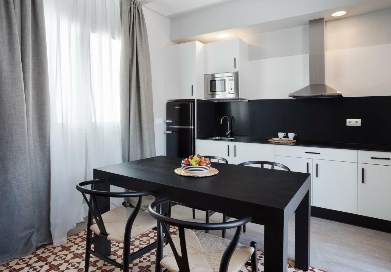 Apartamentos One Shot Conde De Torrejon Sevilla Exteriér fotografie